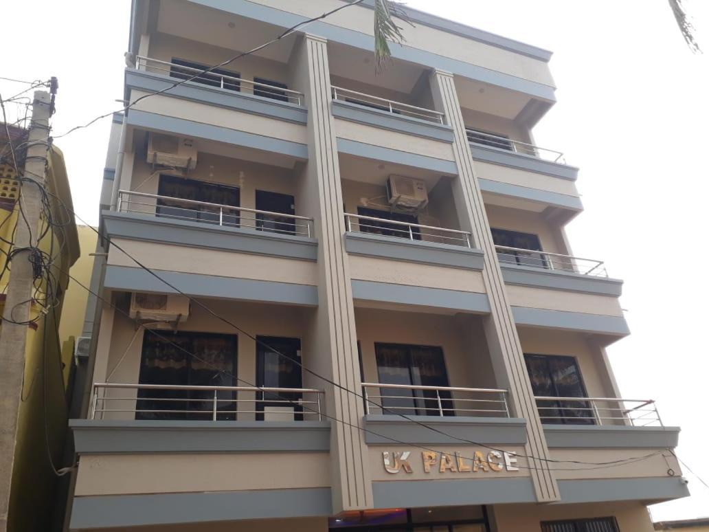 Goroomgo Hotel Uk Palace Puri Exterior foto